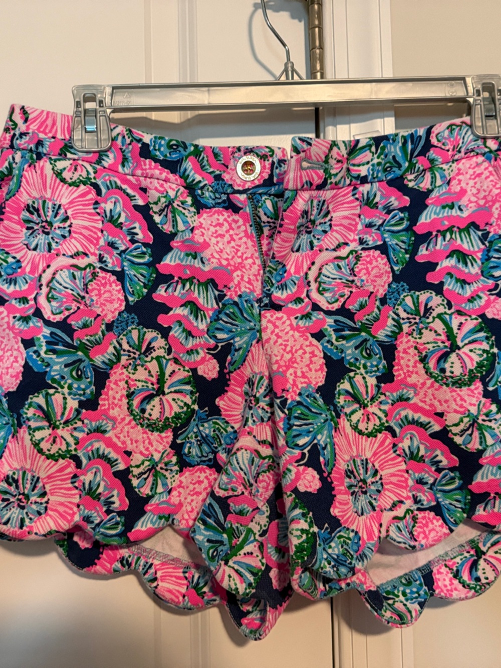 Lilly Pulitzer Pink Floral Scalloped Hem Shorts